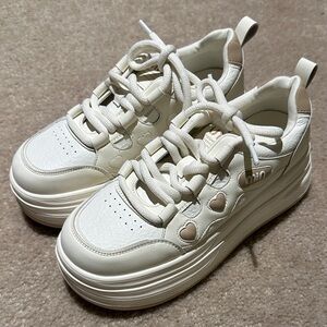Stylish Y2K White Sneakers